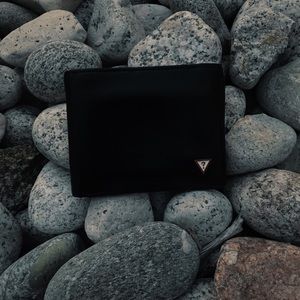 Guess Wallet! Genuine Leather! 🖤❔